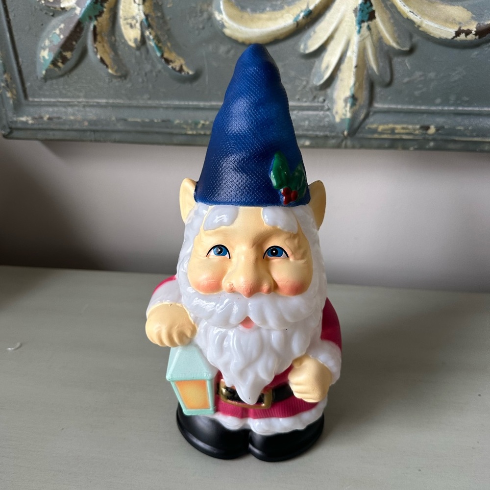 Gnome table top blow mold